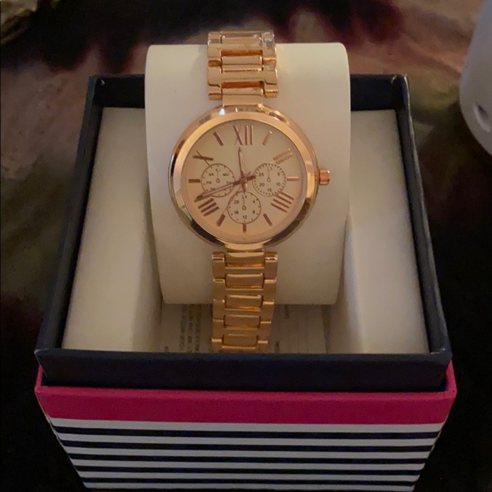 NIB Rose Gold Women’s Fashion Watch